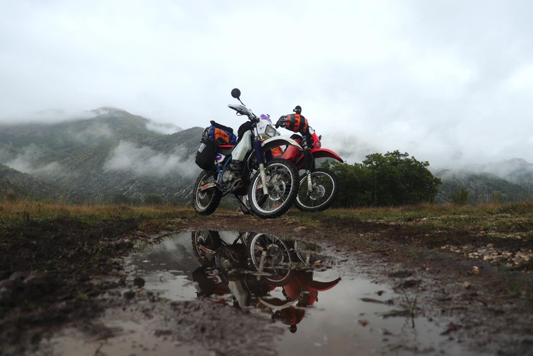 DR350 and XR400 in foggy Montenegro mountains