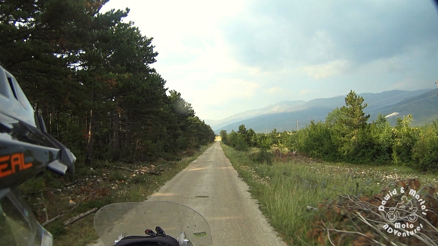 Unnamed road to the Cetina River spring (Izvor Cetine), inland Croatia