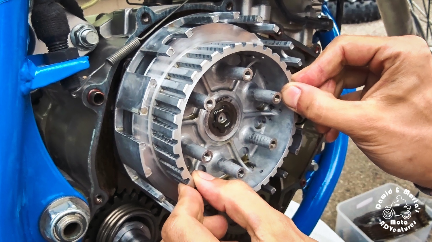 Removing the inner part of clutch basket