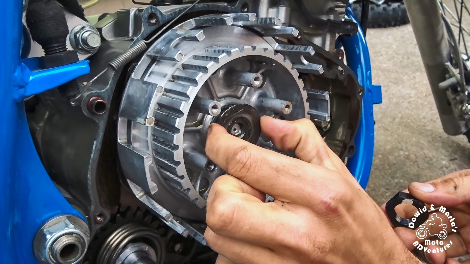 Removing the inner part of clutch basket