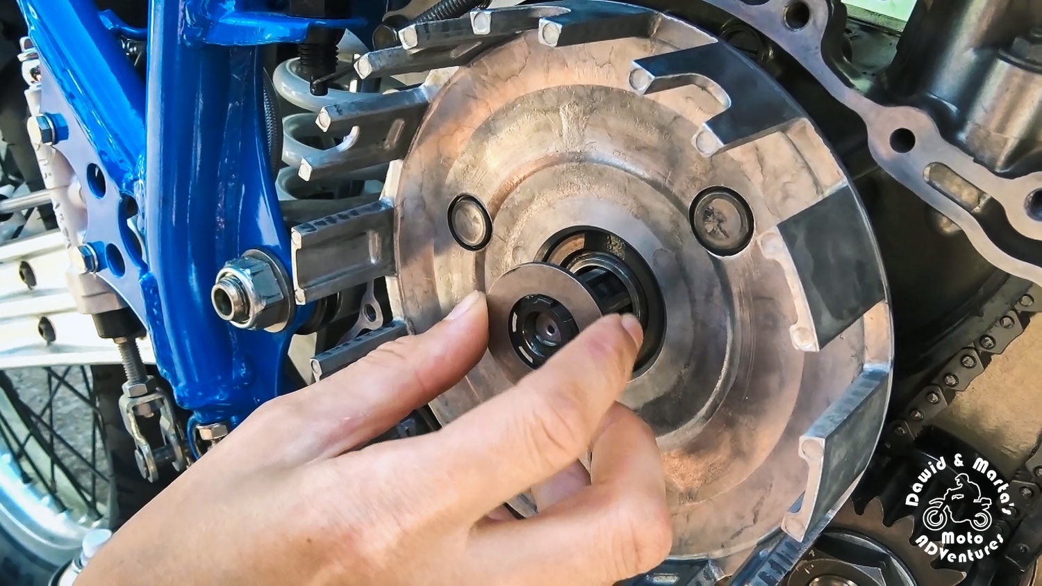 Placing the clutch bracket spacer washer
