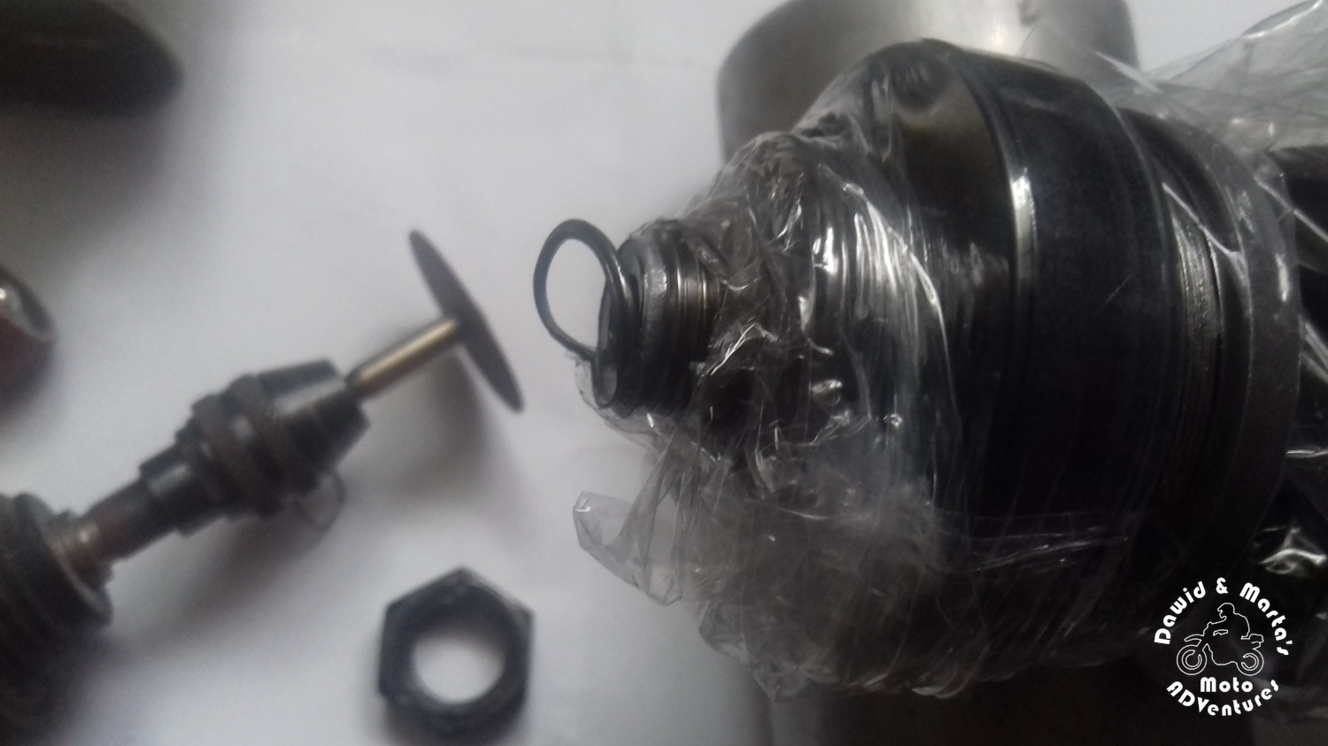 step 6.1 Rear shock seal head disassembling